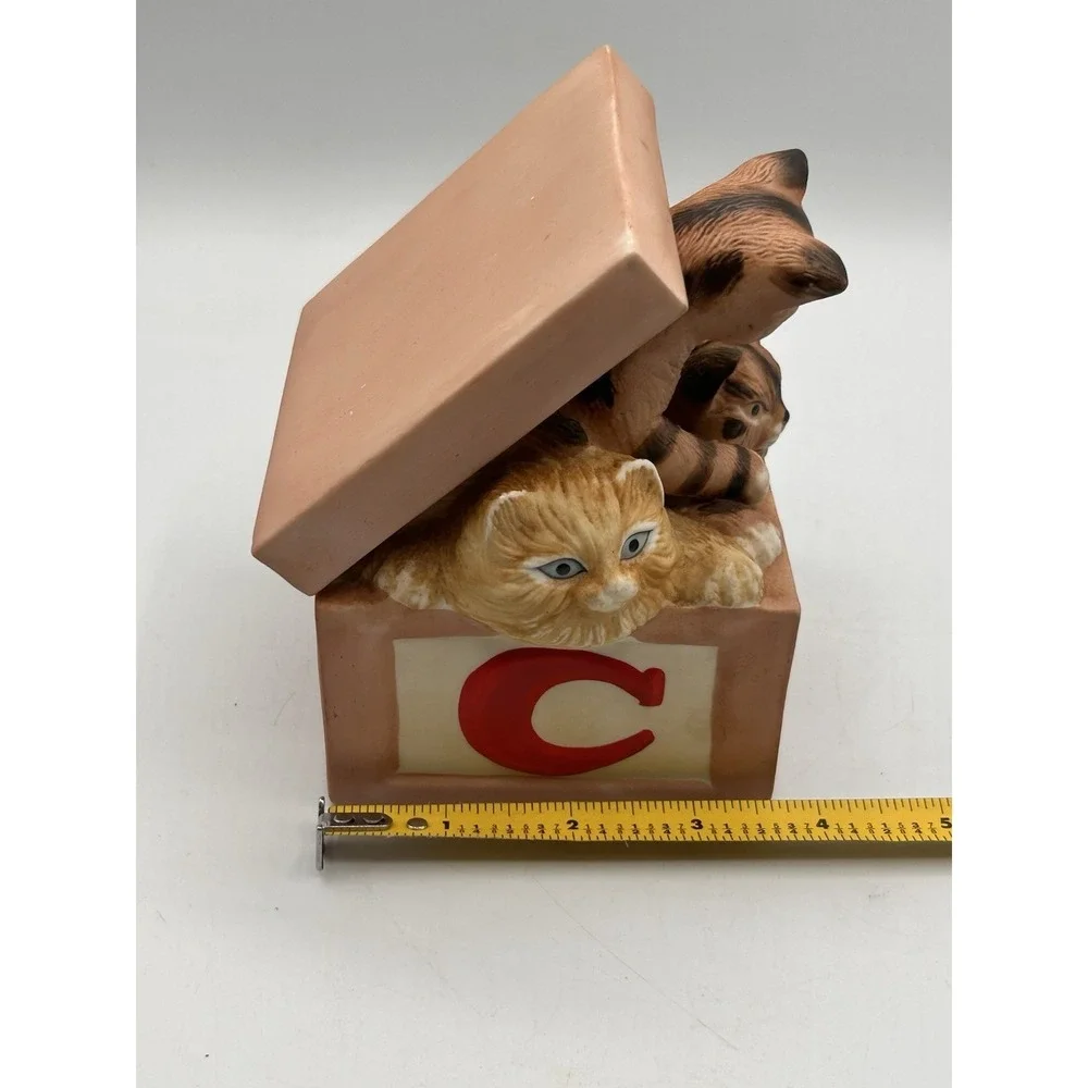 Vintage‎ 1981 MANN Cats In The Box Ceramic Music Box